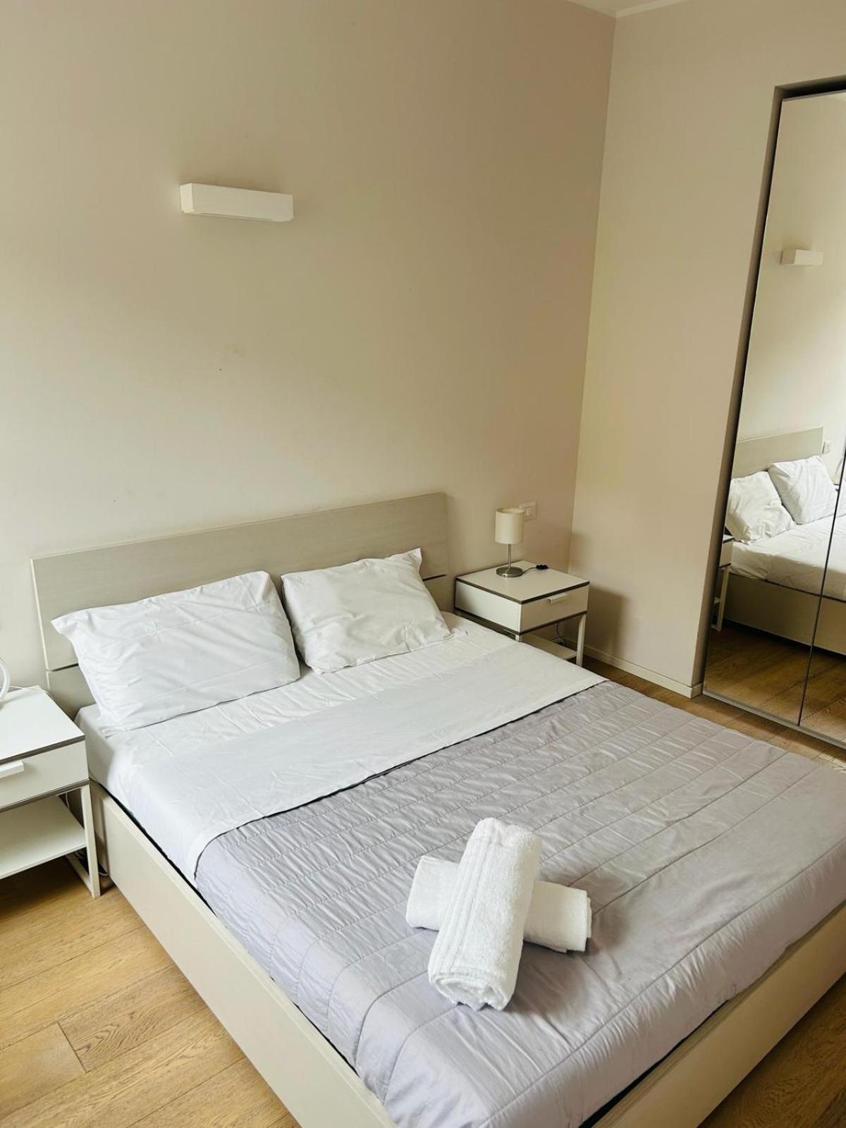 Easy Room Italy Мілан Екстер'єр фото