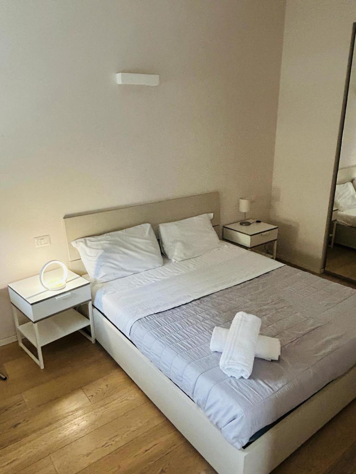 Easy Room Italy Мілан Екстер'єр фото